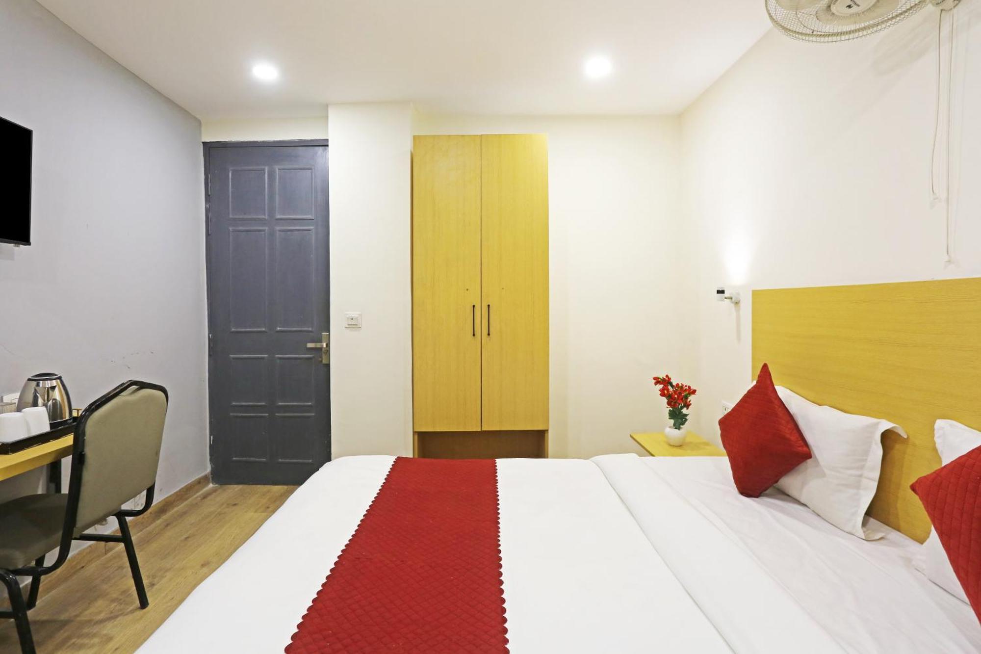 Hotel Twamev Residency Uttam Nagar Couple Friendly Делхи Екстериор снимка