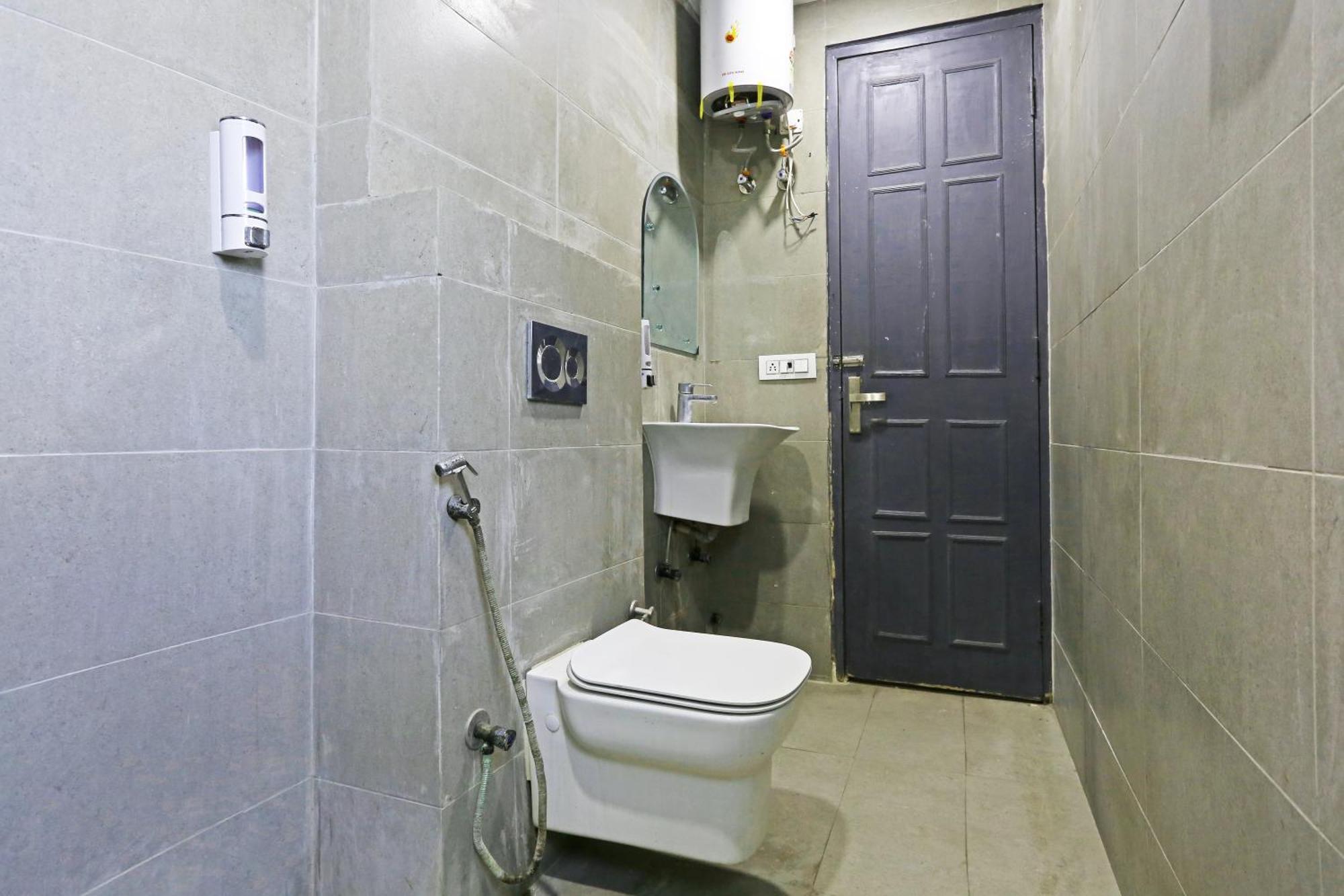Hotel Twamev Residency Uttam Nagar Couple Friendly Делхи Екстериор снимка