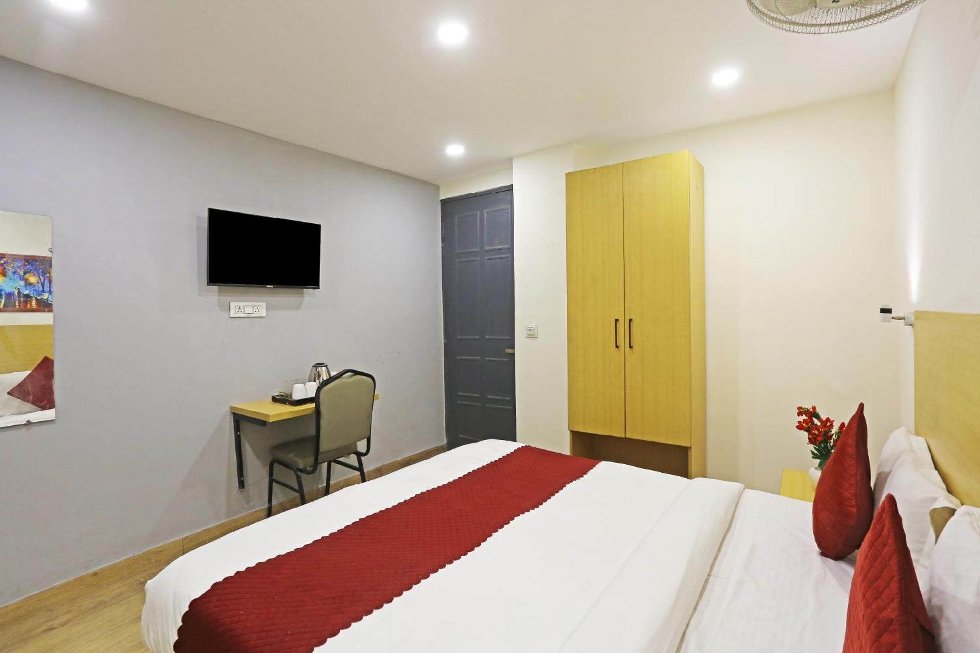 Hotel Twamev Residency Uttam Nagar Couple Friendly Делхи Екстериор снимка
