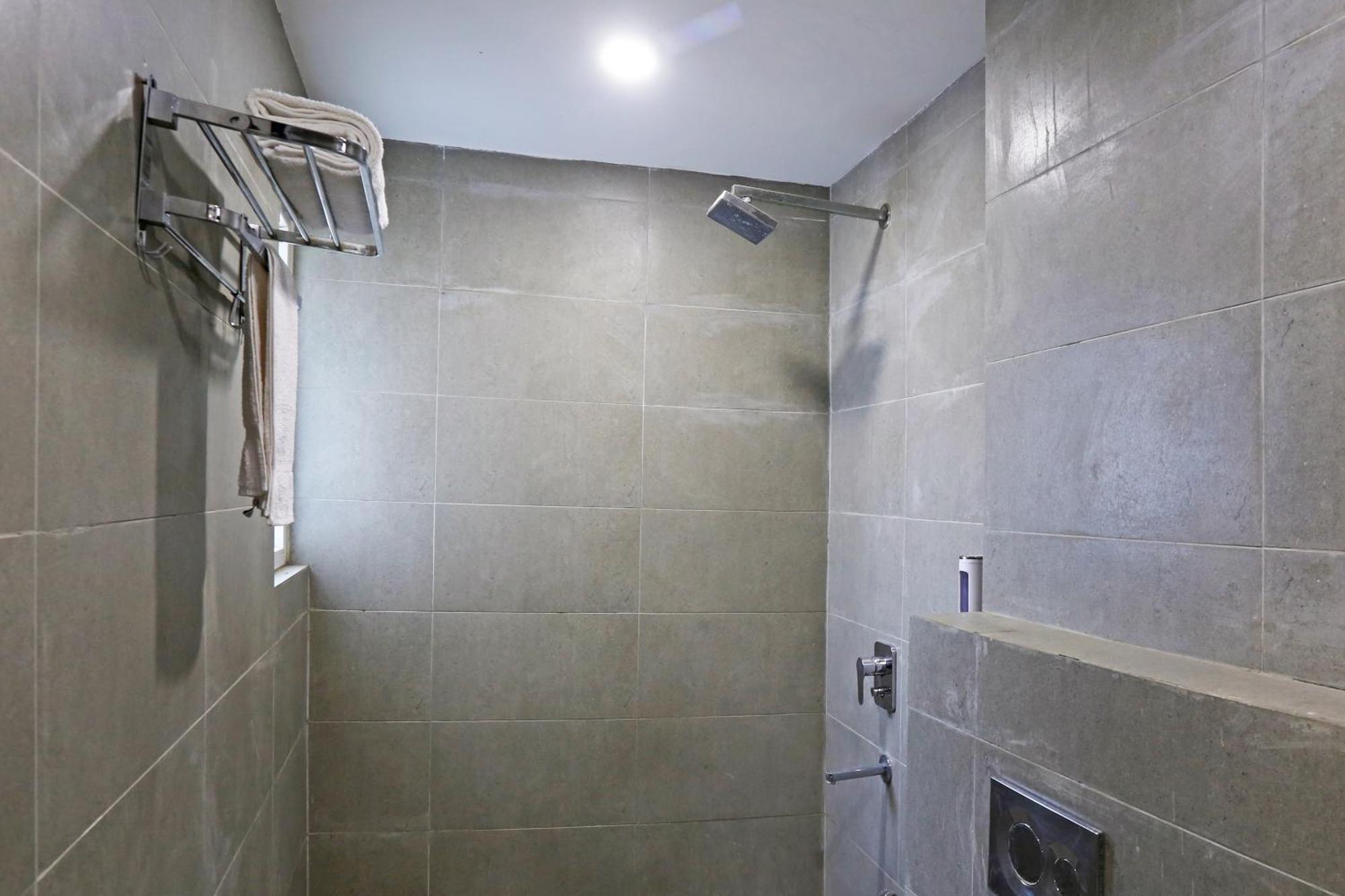 Hotel Twamev Residency Uttam Nagar Couple Friendly Делхи Екстериор снимка