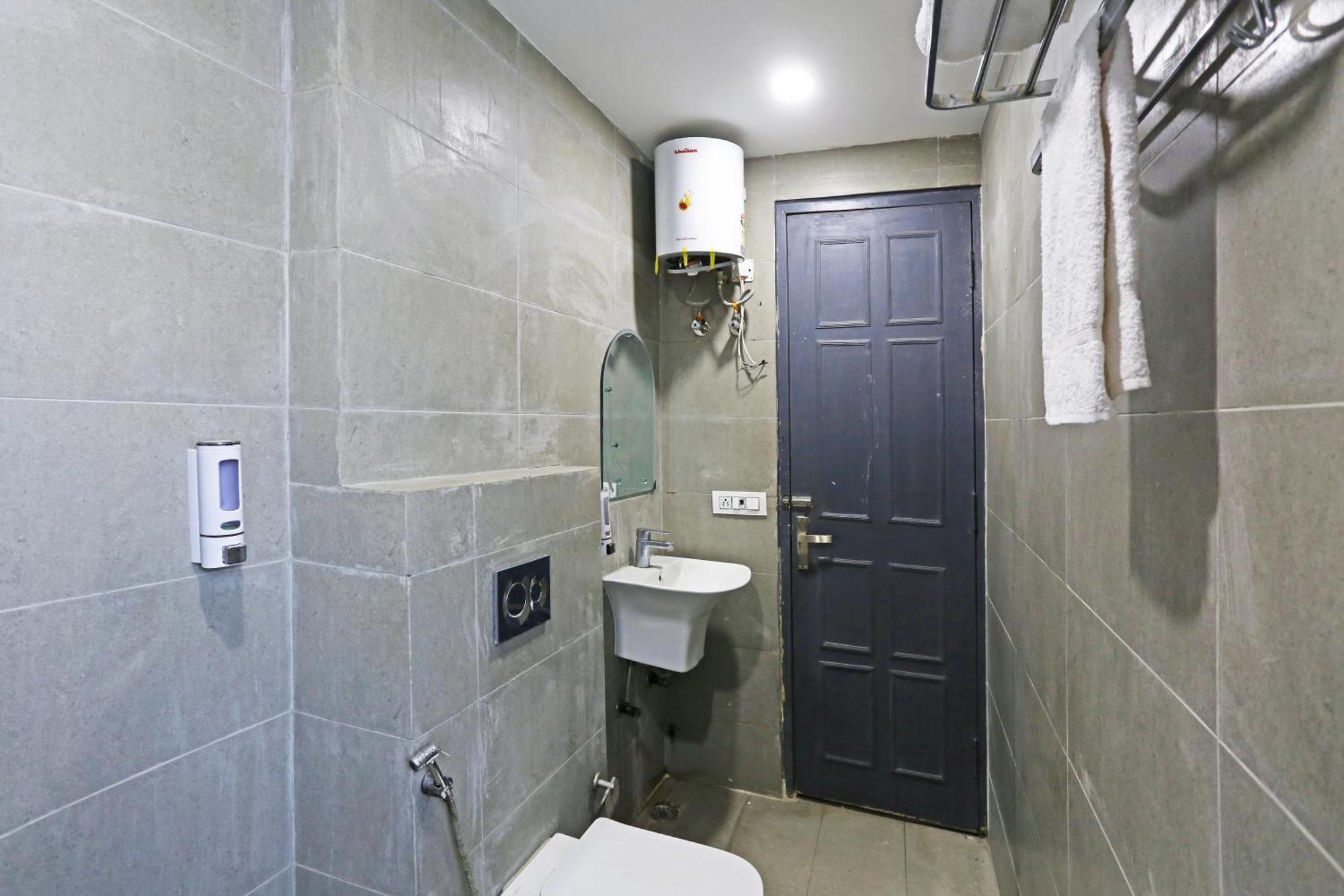 Hotel Twamev Residency Uttam Nagar Couple Friendly Делхи Екстериор снимка