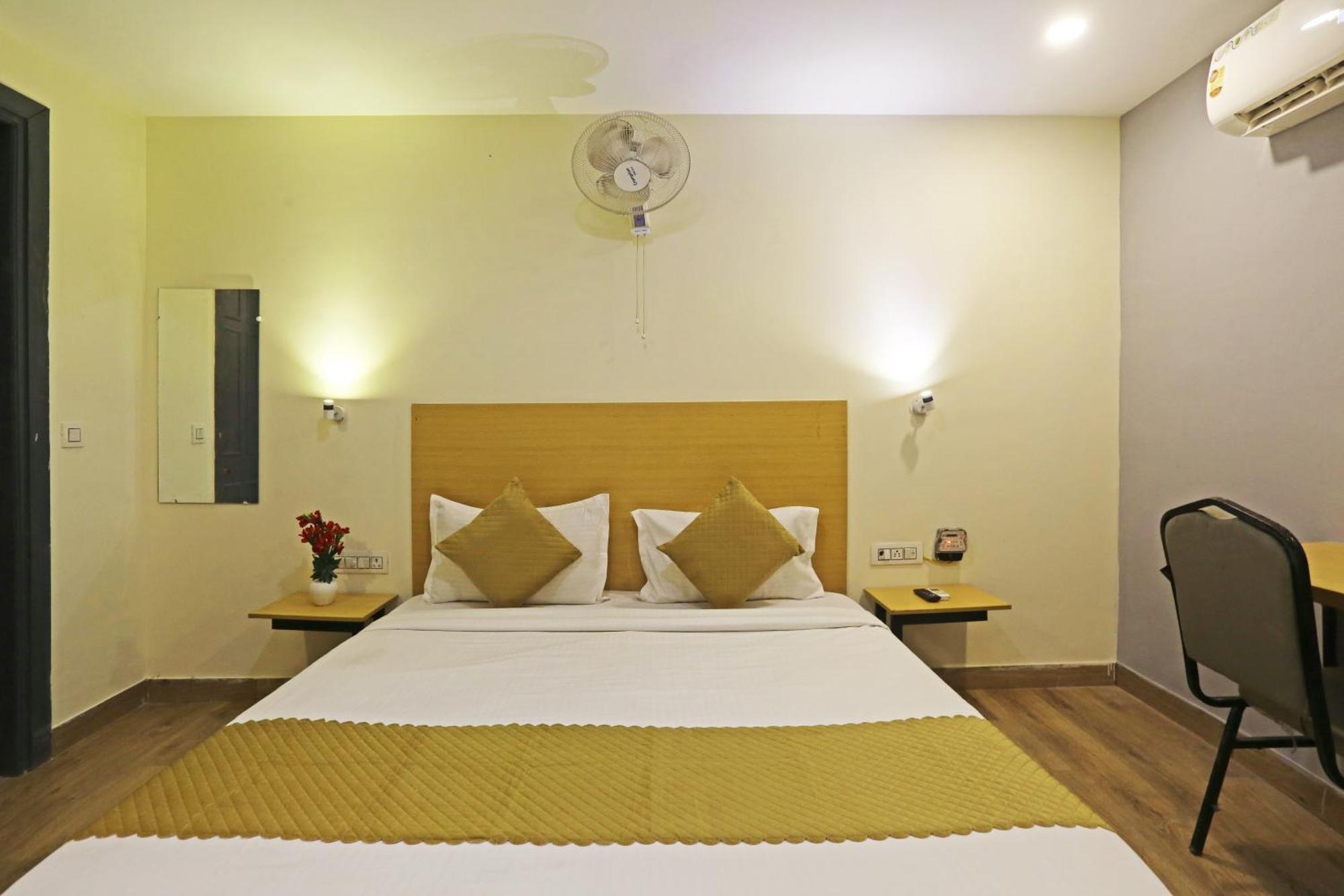 Hotel Twamev Residency Uttam Nagar Couple Friendly Делхи Екстериор снимка